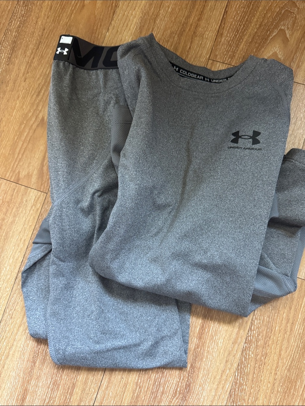 Under Armour ColdGear Compression Top and Leggings Set - Kids Medium